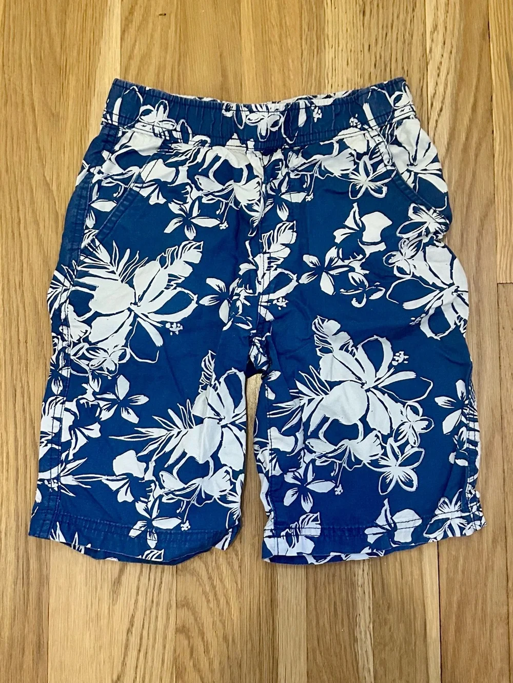 Old Navy Shorts boy’s size 7 blue and white tropical print adjustable waist